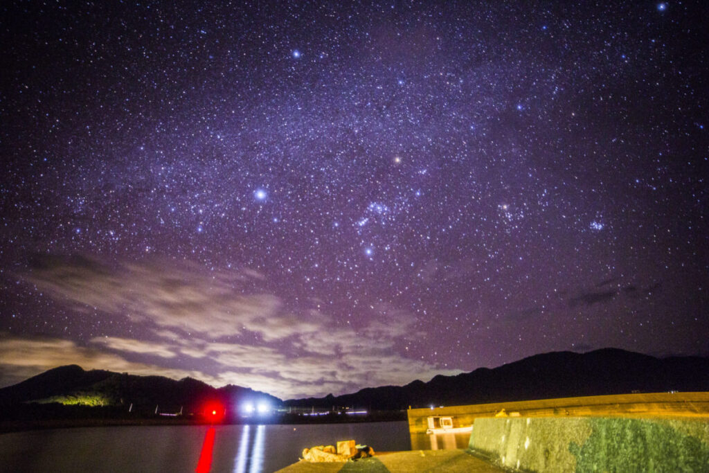 石垣島船越漁港の星空と夜の海
