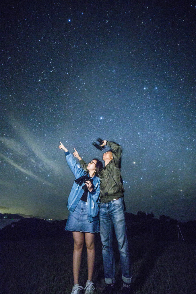 石垣島の星空ツアー双眼鏡を使って天体観測