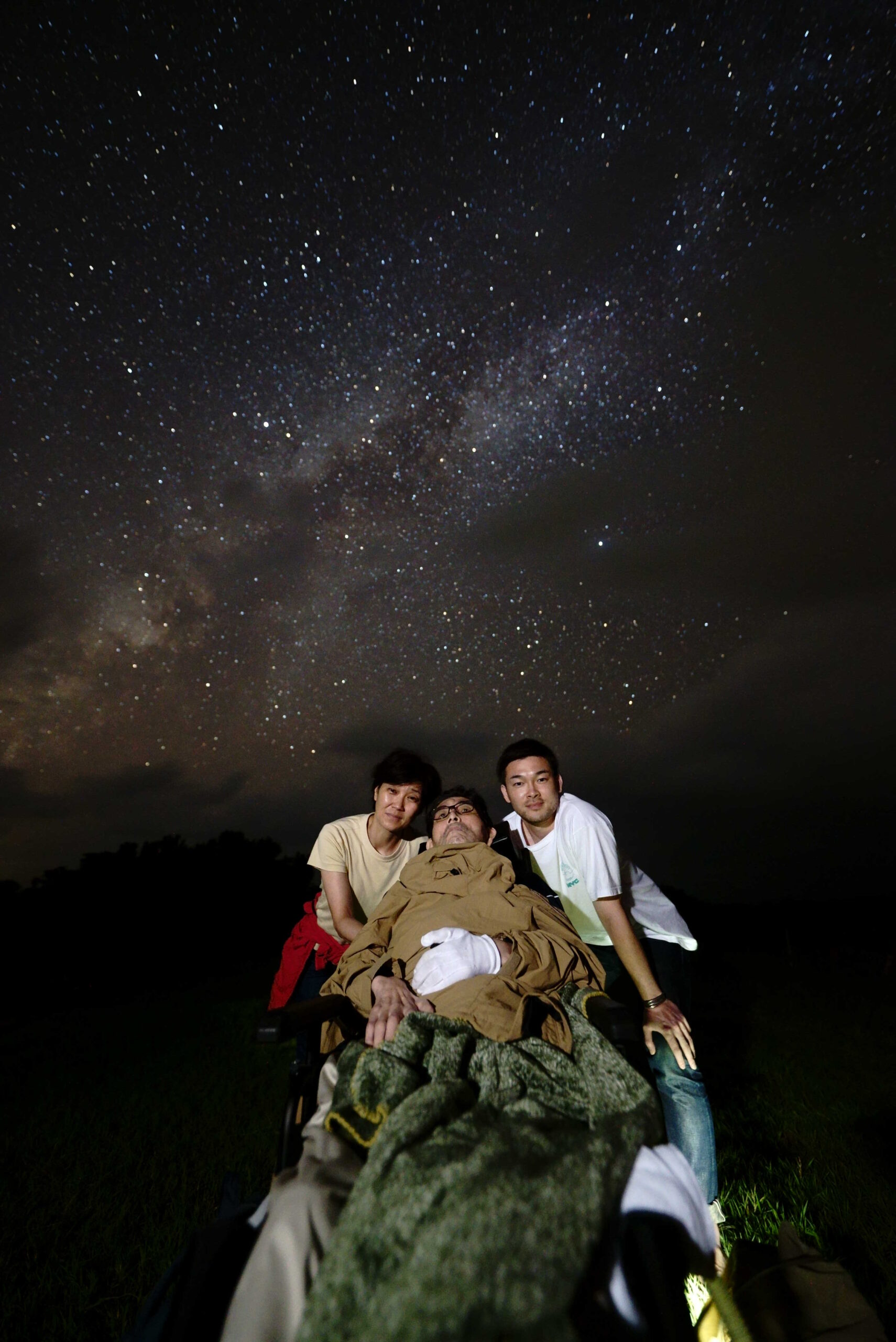 The Milky Way appearing through the clouds – a miracle moment when a family brought their hospitalized father with an oxygen tank to see the starry sky at Nagareboshi no Oka, Ishigaki Island