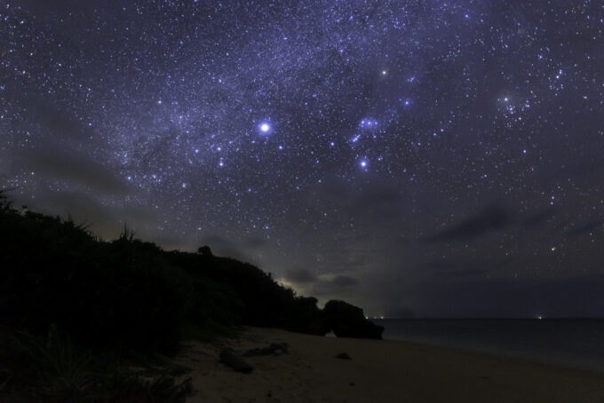 Stargazing tour guests under the November night sky at Nagareboshi no Oka, Ishigaki Island